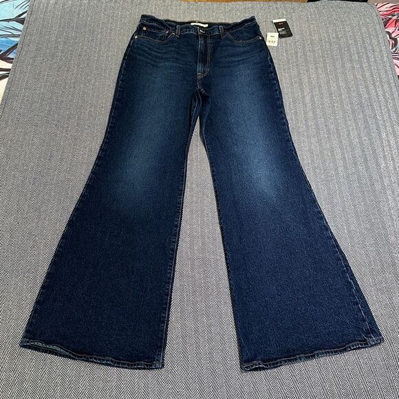 LIKE NEW Levi’s Premium Ribcage Bell Flare High Rise Bell Bottom Jeans Dark Wash - Picture 3 of 12